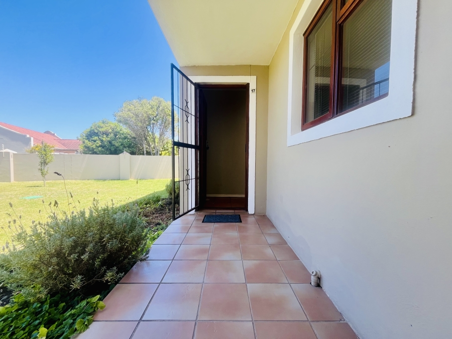 2 Bedroom Property for Sale in Sandbaai Western Cape